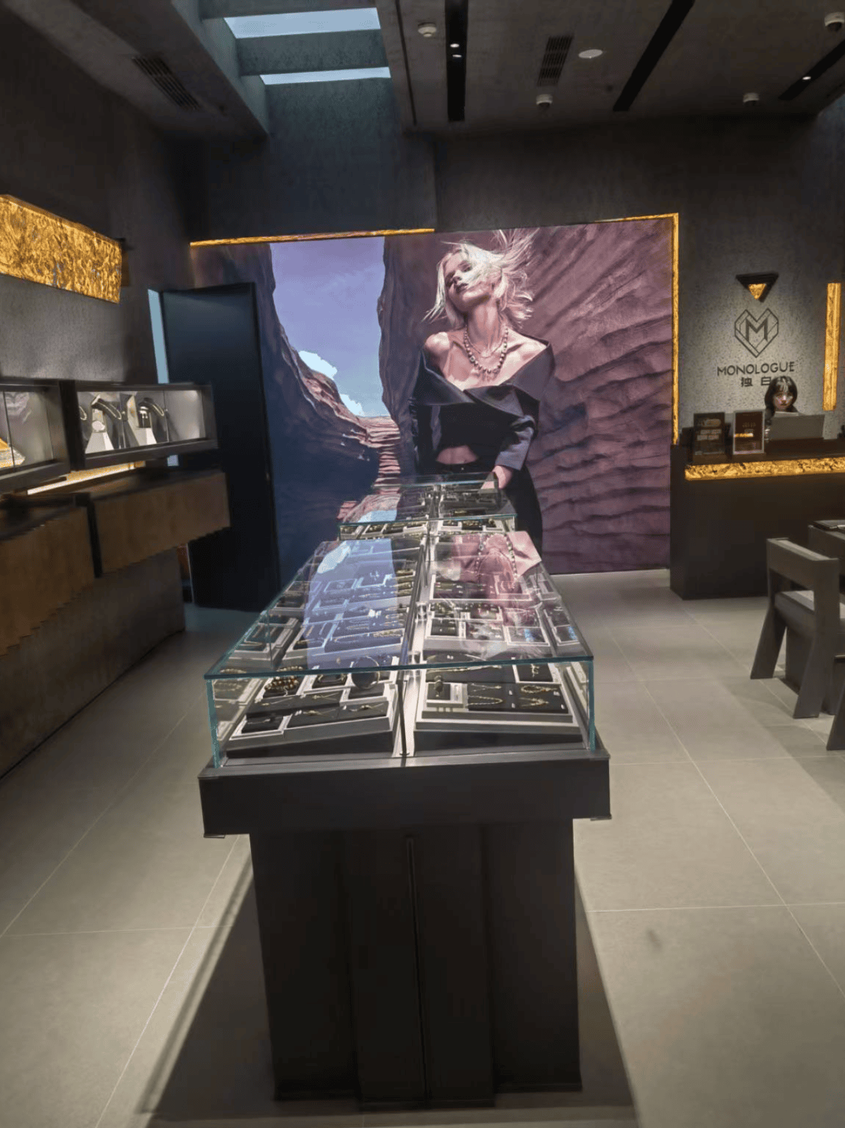 周大福MONOLOGUE武汉恒隆广场店珠宝照明案例