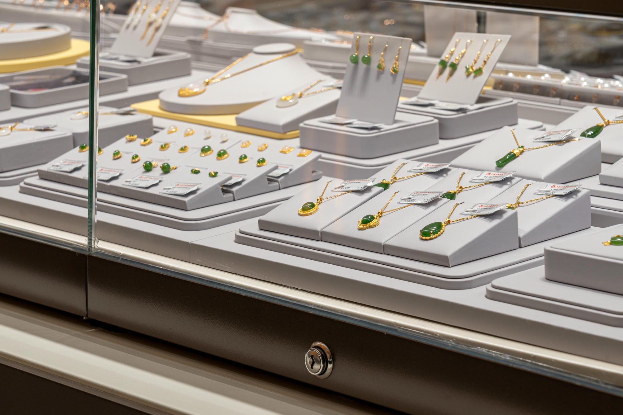 河南郑州老凤祥（亚细亚广场）珠宝照明案例