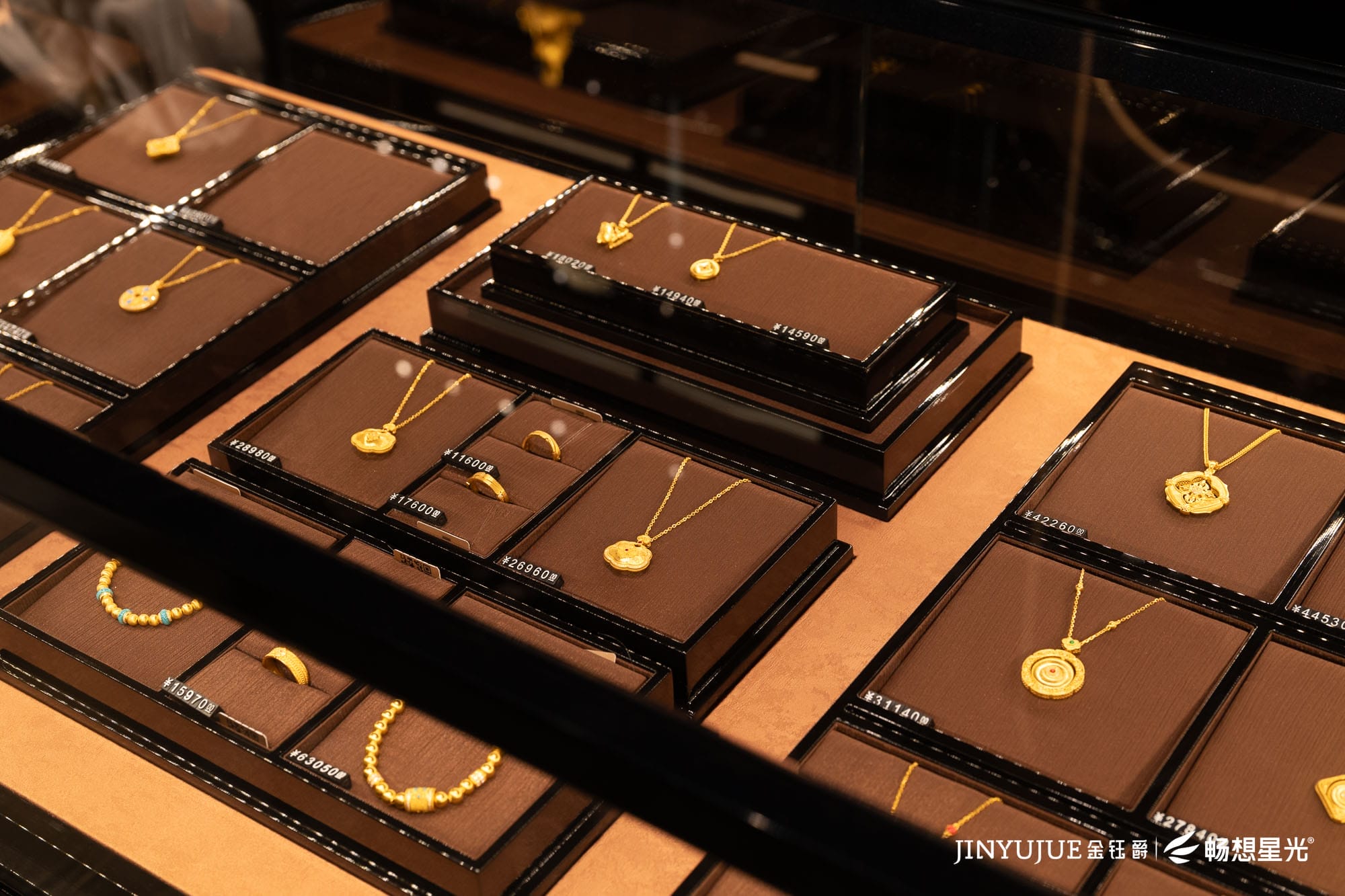 金钰爵珠宝照明案例：用光影科技重构高端珠宝美学体验