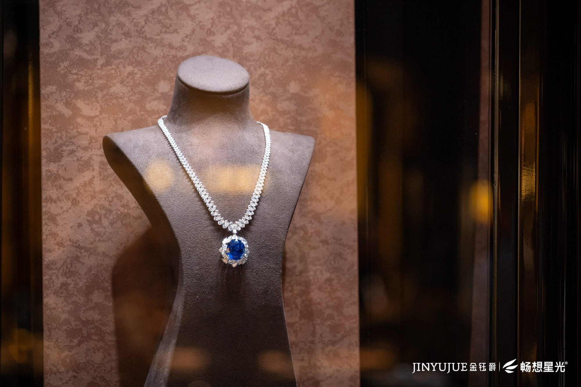 金钰爵珠宝照明案例：用光影科技重构高端珠宝美学体验