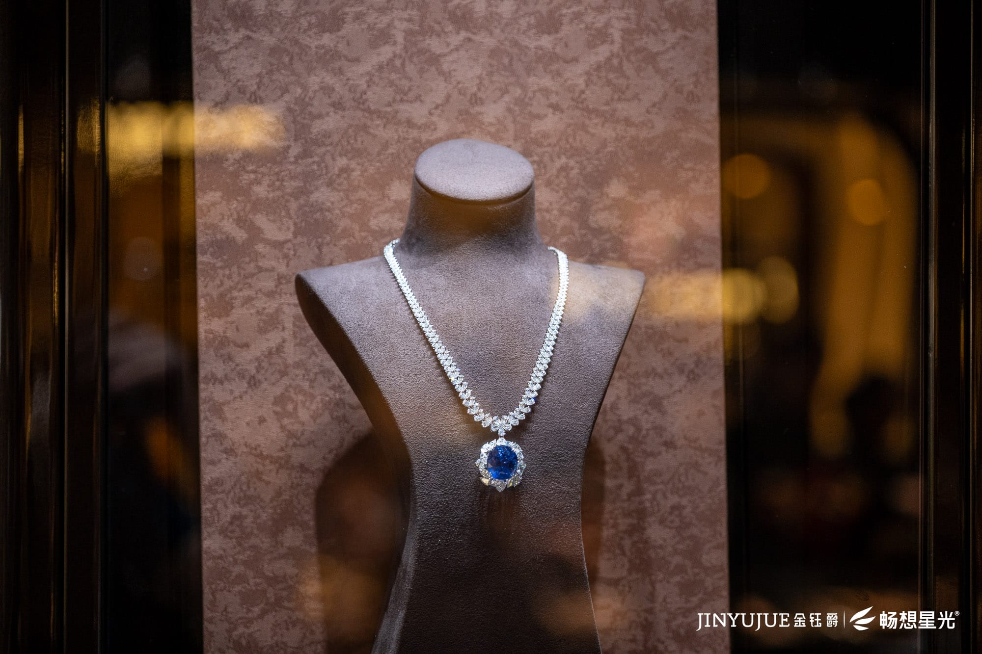 金钰爵珠宝照明案例：用光影科技重构高端珠宝美学体验